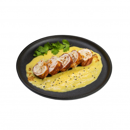 Курица в беконе под соусом кокос-маракуйя